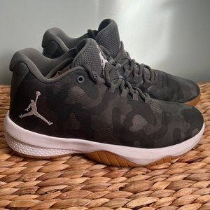 Nike B Fly River Rock Shoe